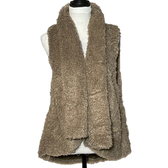 FAVLUX Fashion Sherpa Faux Fur Vest Teddy Jacket SUPER SOFT SzM Used Like NEW - Picture 2 of 11